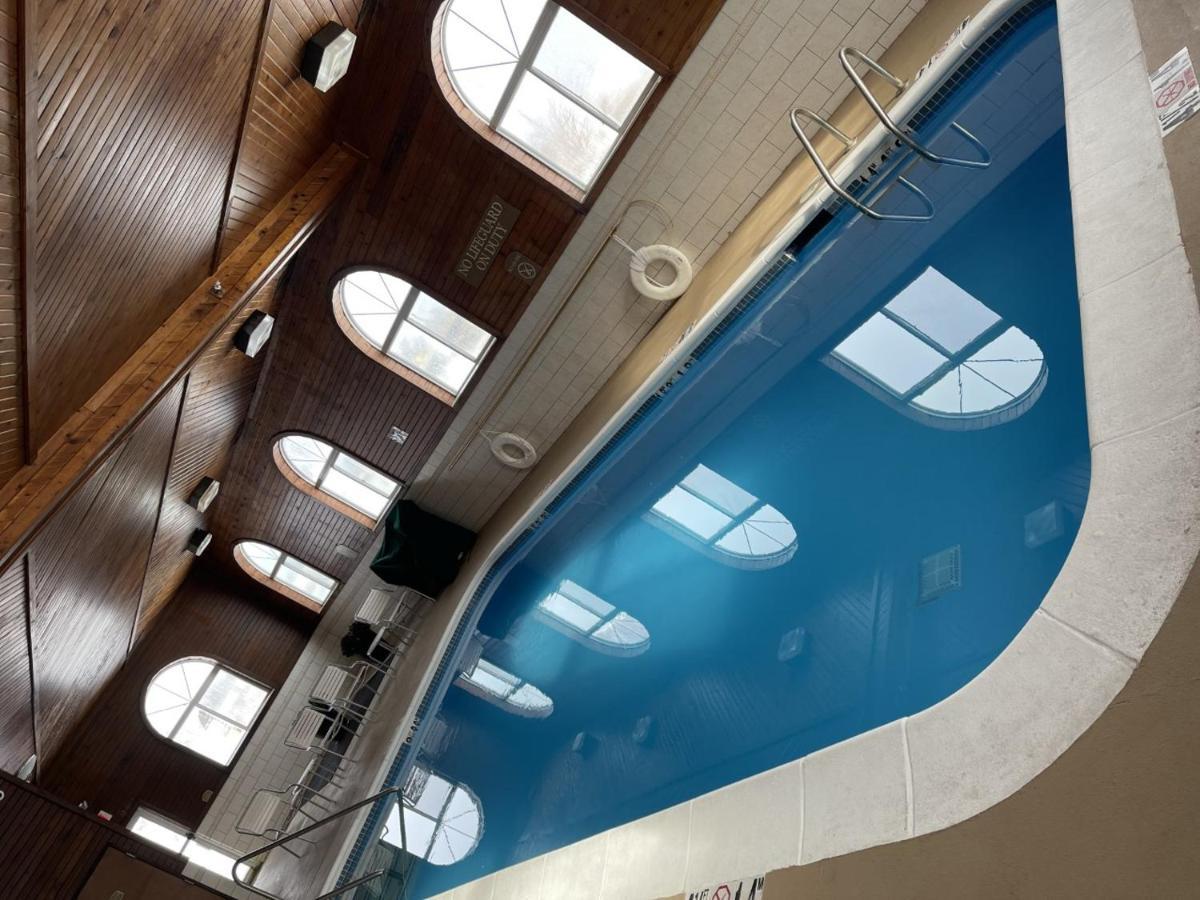 Baymont By Wyndham Galesburg Hotel Exterior photo