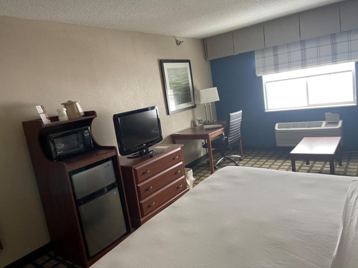 Baymont By Wyndham Galesburg Hotel Exterior photo