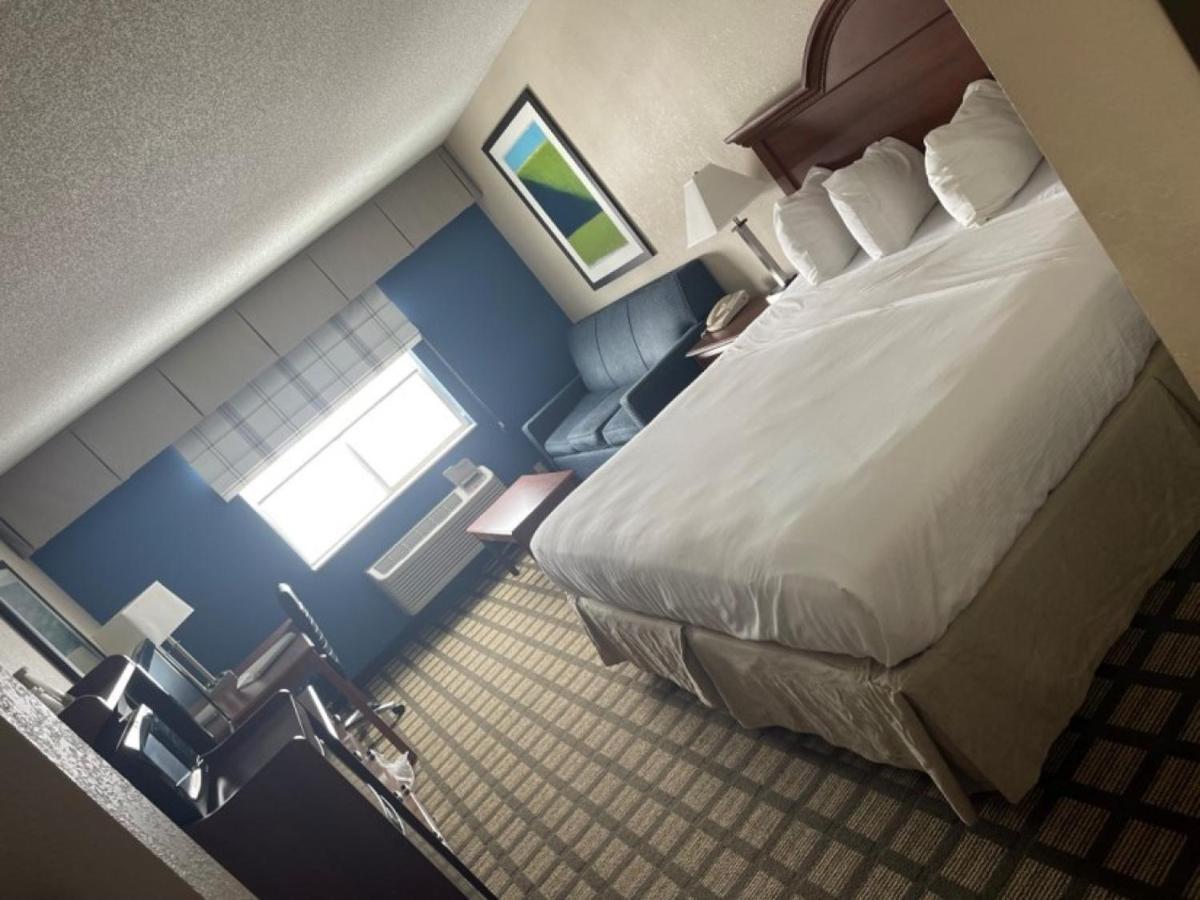 Baymont By Wyndham Galesburg Hotel Exterior photo