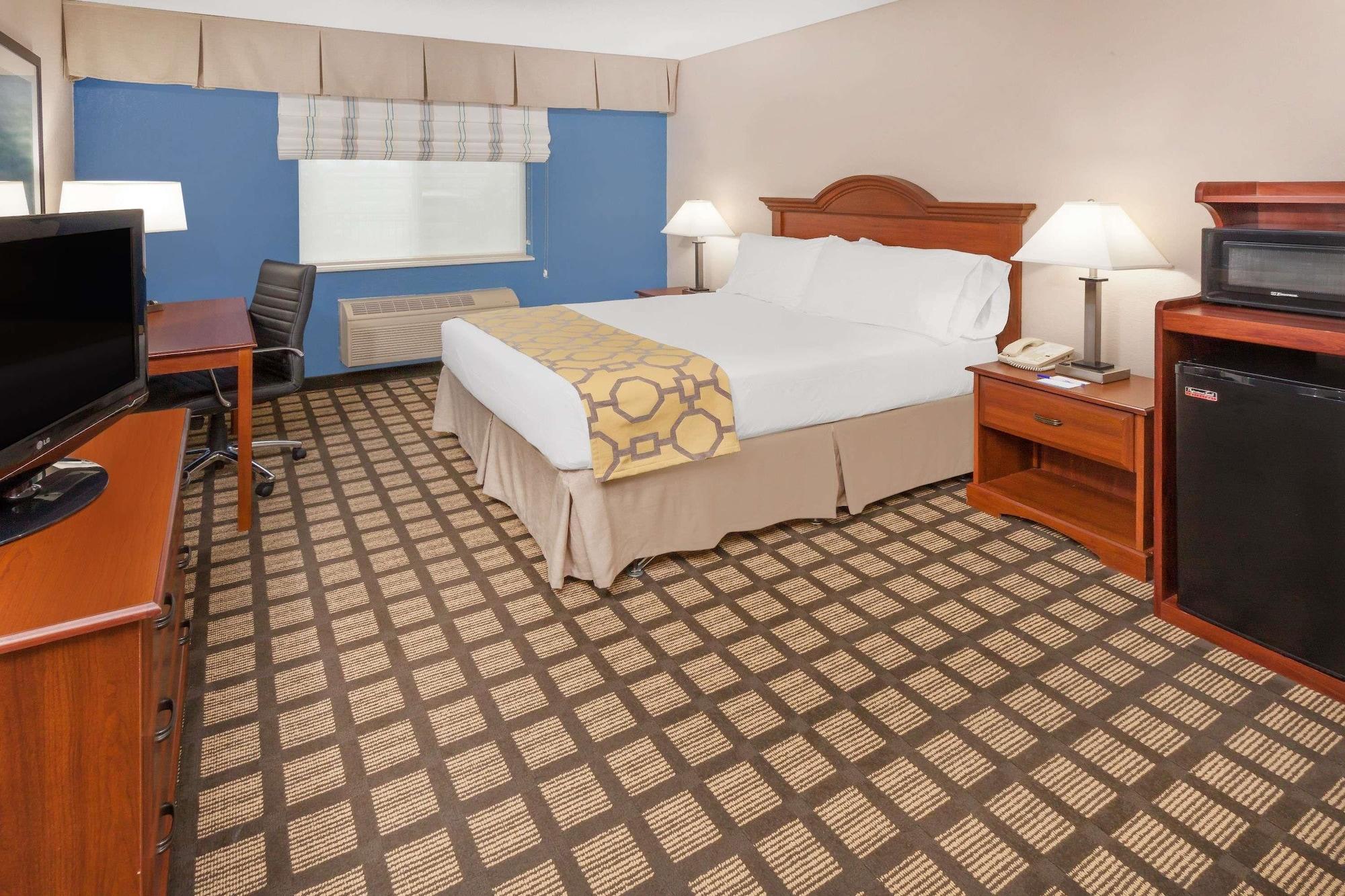 Baymont By Wyndham Galesburg Hotel Exterior photo