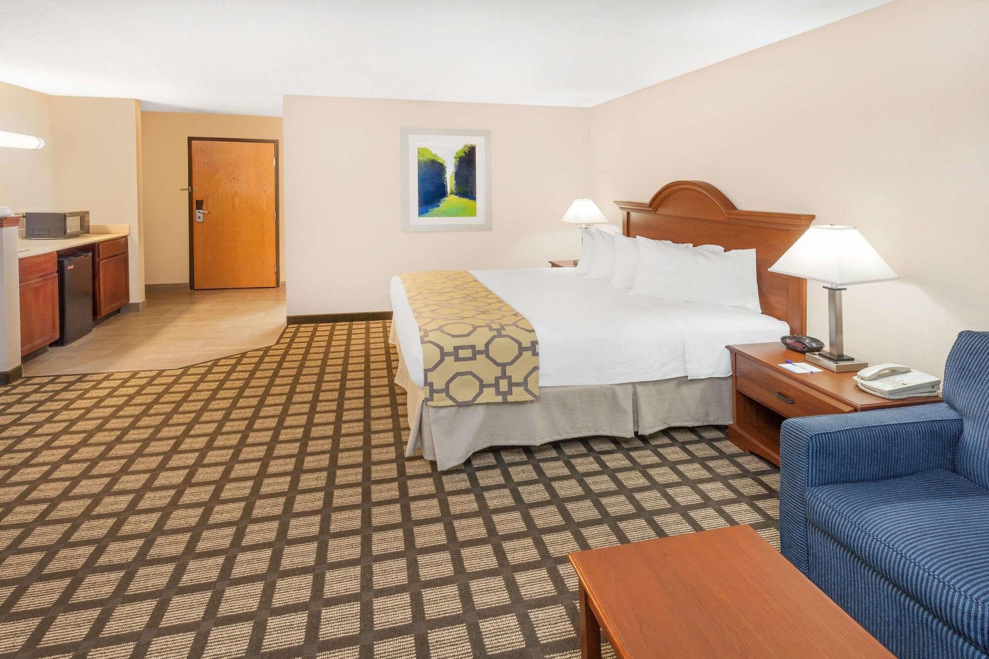 Baymont By Wyndham Galesburg Hotel Exterior photo