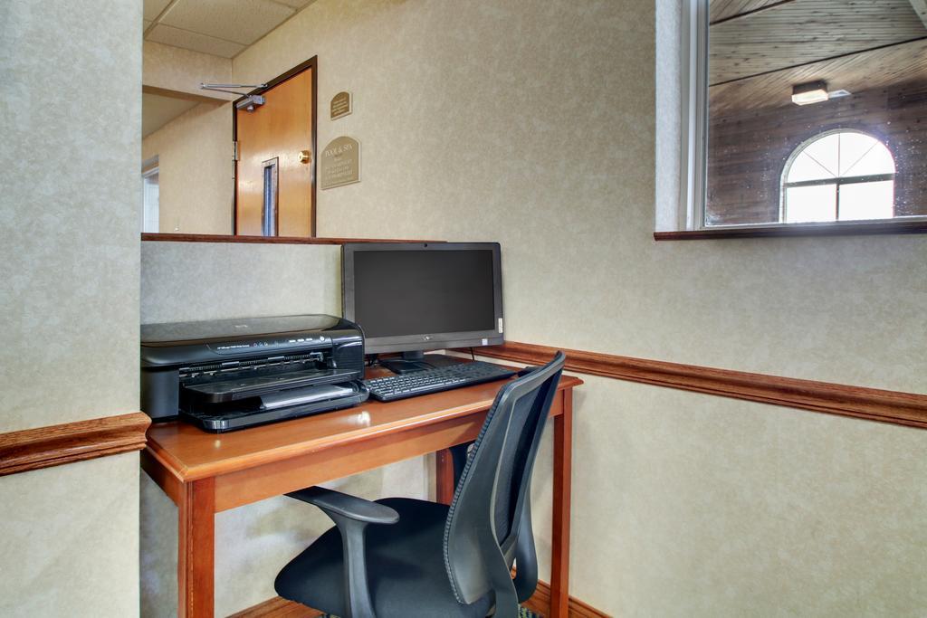 Baymont By Wyndham Galesburg Hotel Exterior photo