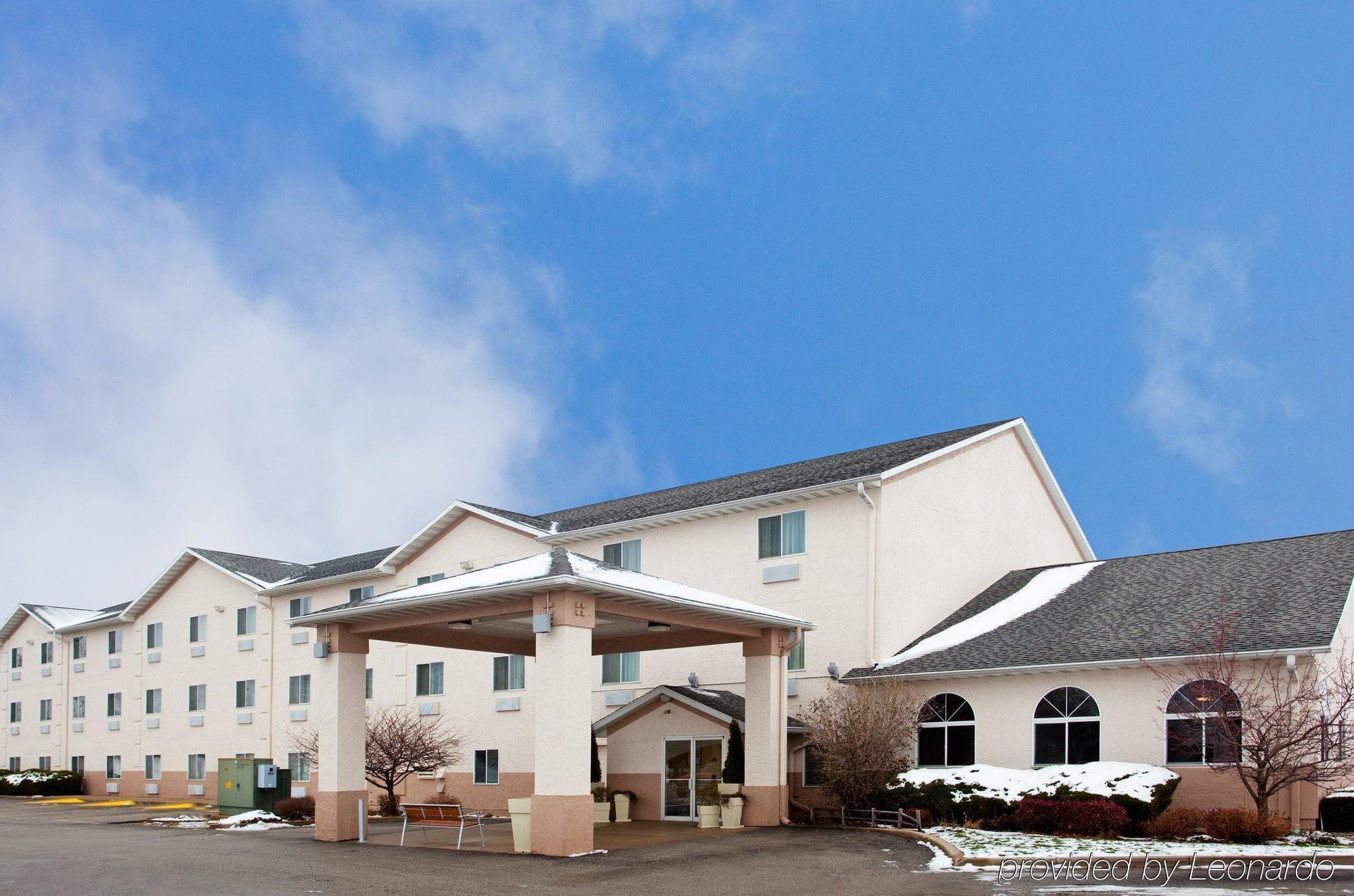 Baymont By Wyndham Galesburg Hotel Exterior photo