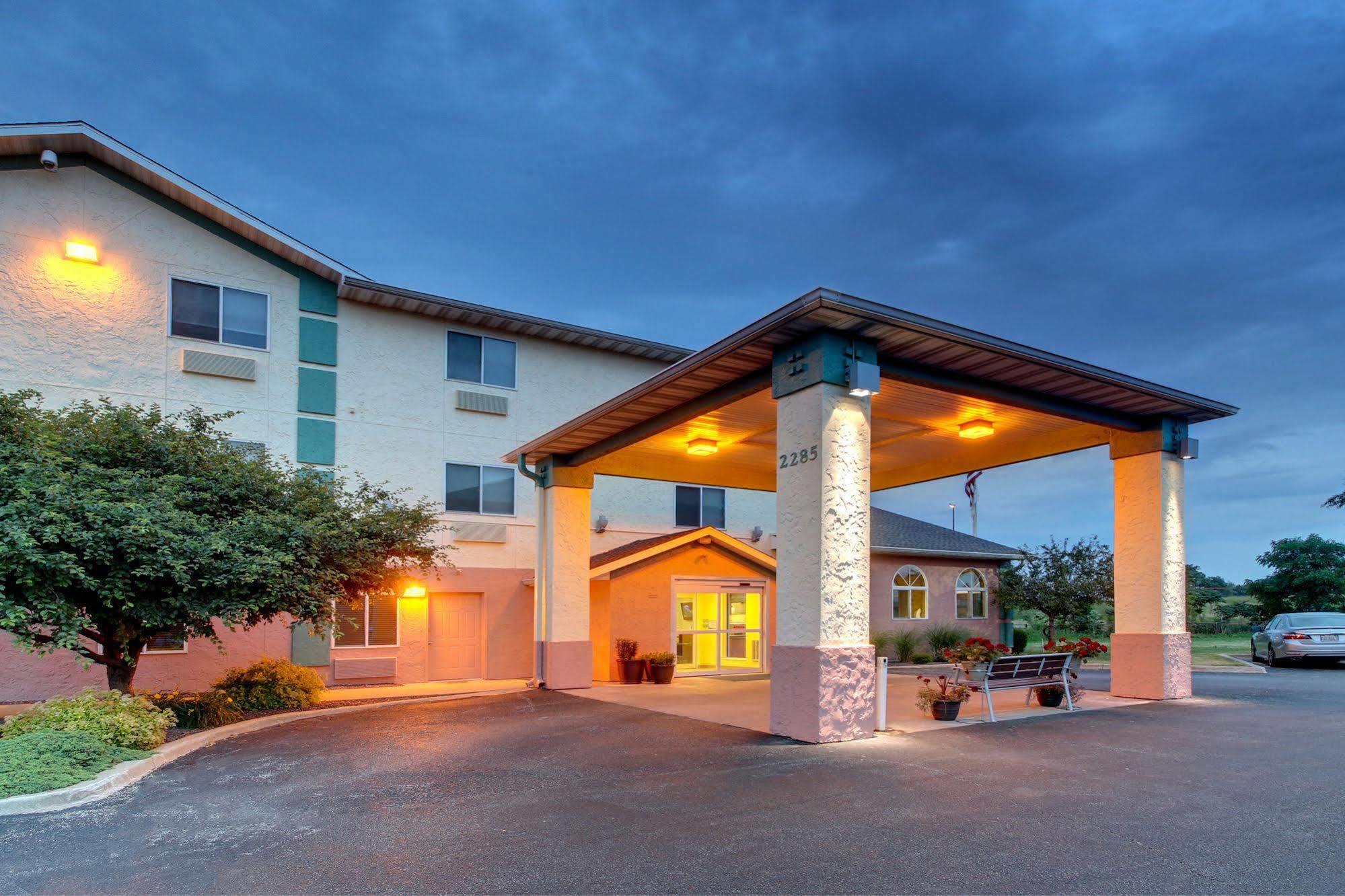 Baymont By Wyndham Galesburg Hotel Exterior photo