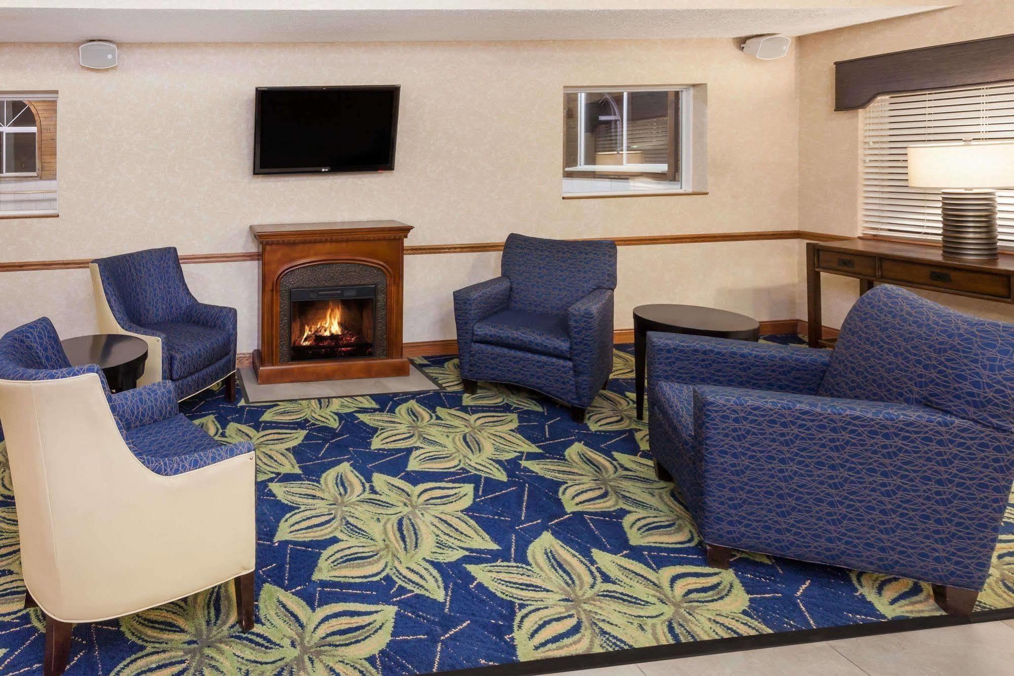 Baymont By Wyndham Galesburg Hotel Exterior photo