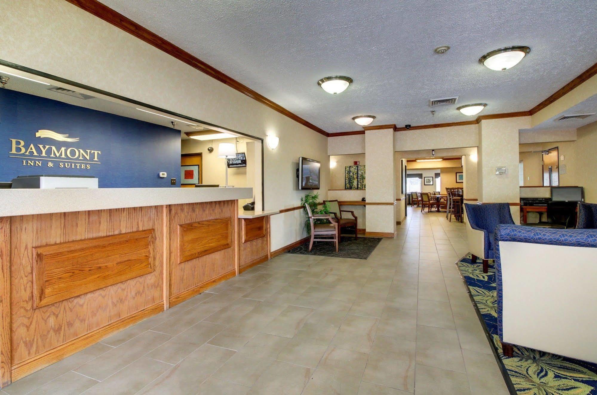 Baymont By Wyndham Galesburg Hotel Exterior photo